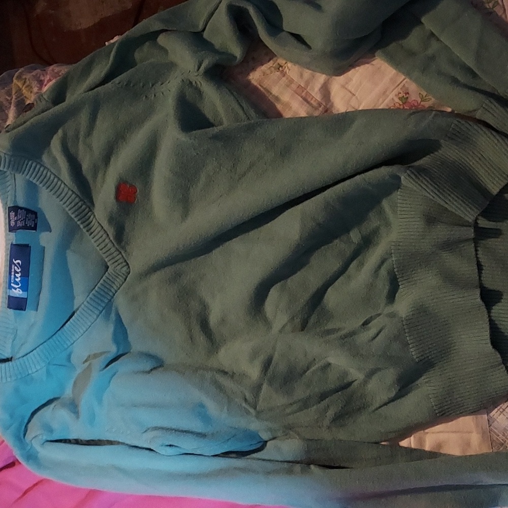 3 Sweaters - Picture 4 of 7